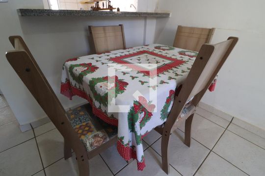 Sala de apartamento para alugar com 2 quartos, 58m² em Santa Mônica, Uberlândia