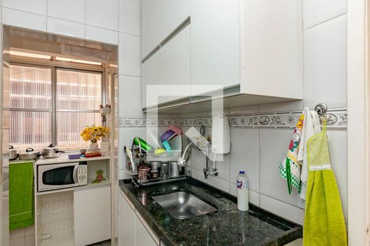 Cozinha de apartamento à venda com 2 quartos, 60m² em Nova Suíça, Belo Horizonte
