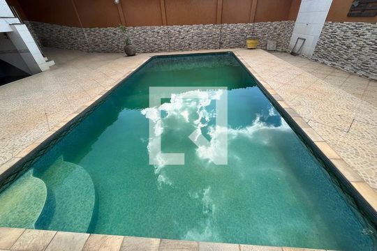 Casa para alugar com 4 quartos, 630m² em Fonte Grande, Contagem