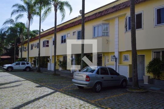 Fachada de casa de condomínio à venda com 3 quartos, 112m² em Taquara, Rio de Janeiro