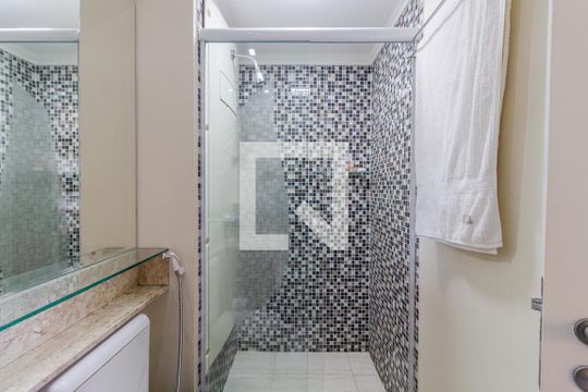 Banheiro de kitnet/studio à venda com 1 quarto, 30m² em Cerqueira César, São Paulo