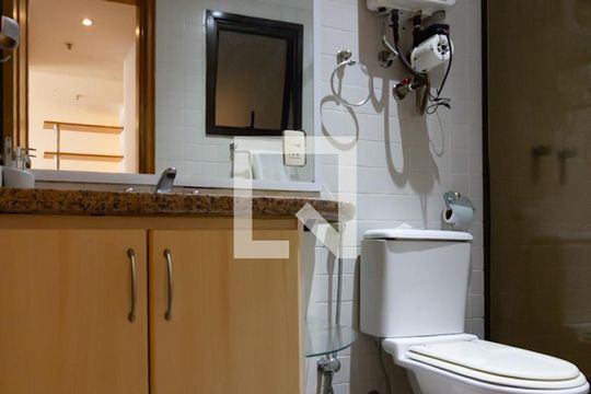 Banheiro Social de apartamento à venda com 1 quarto, 45m² em Ipanema, Rio de Janeiro