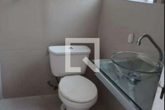 Banheiro de casa para alugar com 2 quartos, 300m² em Cidade Mãe do Céu, São Paulo