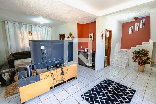 Sala de casa à venda com 3 quartos, 360m² em Rio Branco, Belo Horizonte