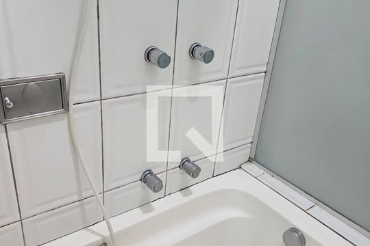 Banheiro de apartamento à venda com 3 quartos, 76m² em Brás, São Paulo
