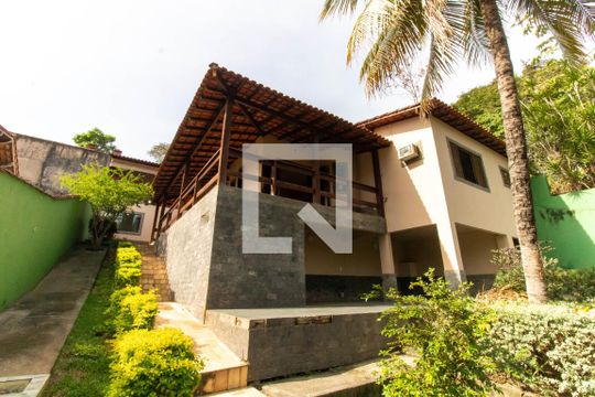 Fachada de casa para alugar com 3 quartos, 400m² em Engenho do Mato, Niterói