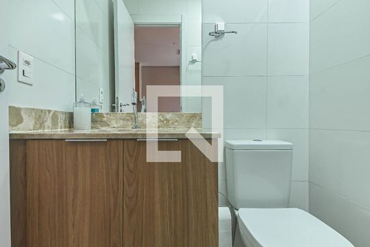 Banheiro de kitnet/studio para alugar com 1 quarto, 25m² em Ipiranga, São Paulo