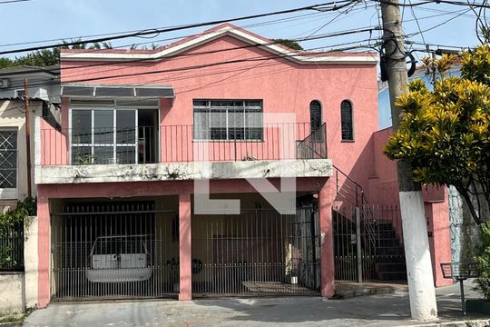 Fachada de casa à venda com 2 quartos, 179m² em Lapa, São Paulo