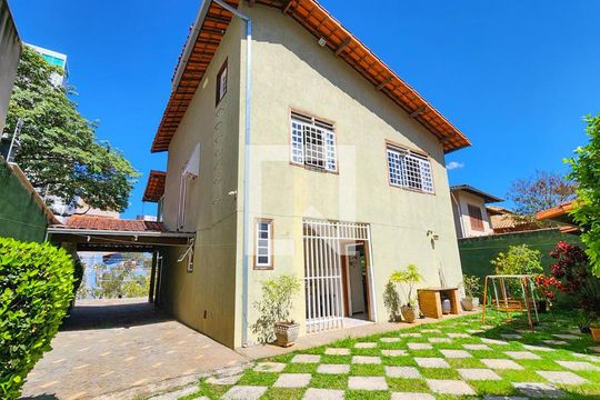 Fachada de casa à venda com 4 quartos, 250m² em Castelo, Belo Horizonte