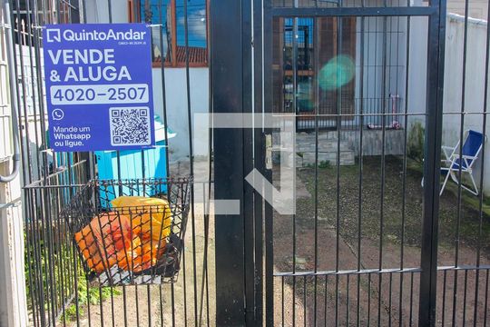 Fachada de casa à venda com 2 quartos, 250m² em Chapéu do Sol, Porto Alegre