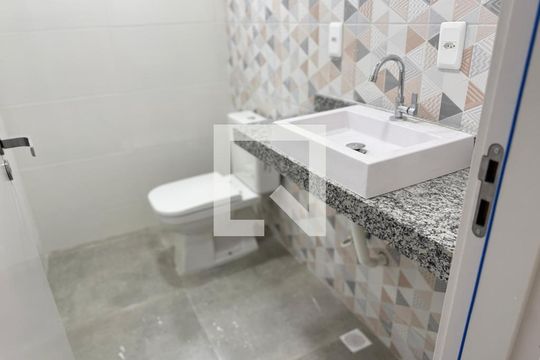 Banheiro de casa de condomínio à venda com 2 quartos, 180m² em Taquara, Rio de Janeiro