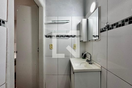 Banheiro de kitnet/studio para alugar com 1 quarto, 22m² em Campo Belo, São Paulo