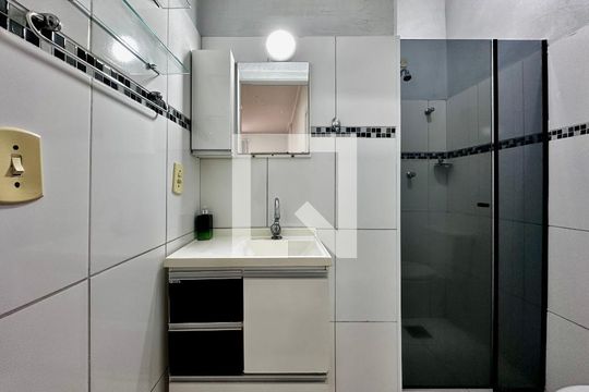 Banheiro de kitnet/studio para alugar com 1 quarto, 22m² em Campo Belo, São Paulo