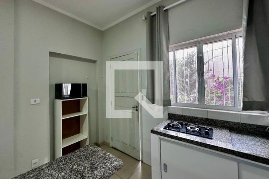 Cozinha de kitnet/studio para alugar com 1 quarto, 22m² em Campo Belo, São Paulo