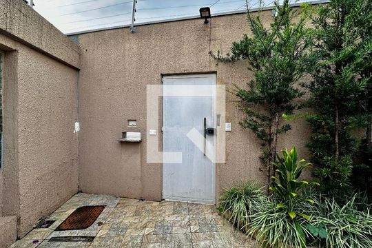 Entrada de kitnet/studio para alugar com 1 quarto, 22m² em Campo Belo, São Paulo