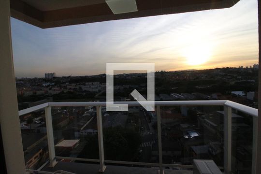 Sala de apartamento à venda com 2 quartos, 45m² em Quitaúna, Osasco