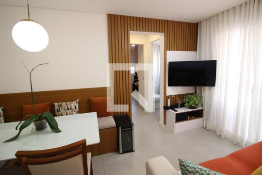 Sala de apartamento à venda com 2 quartos, 45m² em Quitaúna, Osasco