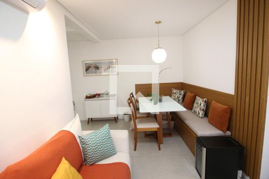 Sala de apartamento à venda com 2 quartos, 45m² em Quitaúna, Osasco