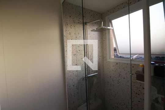 Banheiro de apartamento à venda com 2 quartos, 45m² em Quitaúna, Osasco