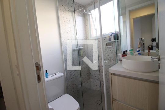 Banheiro de apartamento à venda com 2 quartos, 45m² em Quitaúna, Osasco