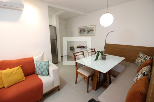 Sala de apartamento à venda com 2 quartos, 45m² em Quitaúna, Osasco