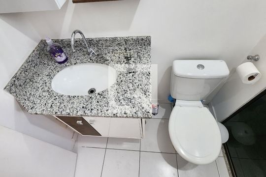 Banheiro de apartamento para alugar com 1 quarto, 52m² em Vila Matias, Santos