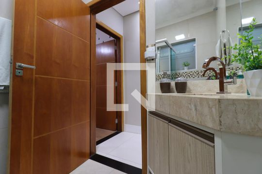 Banheiro Social de casa à venda com 2 quartos, 145m² em Parque Capuava, Santo André