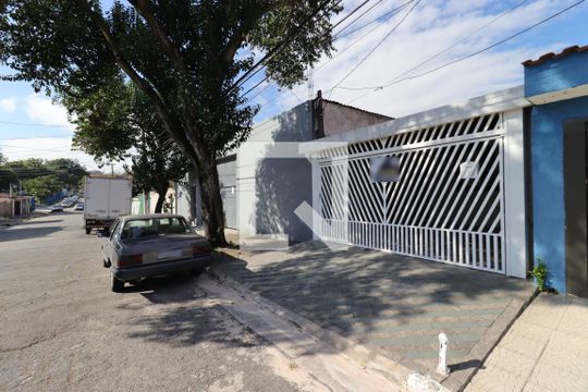 Fachada de casa à venda com 2 quartos, 145m² em Parque Capuava, Santo André