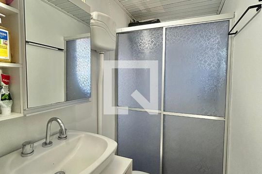 Banheiro de apartamento à venda com 2 quartos, 55m² em Canudos, Novo Hamburgo
