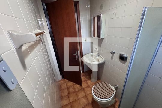 Banheiro de apartamento à venda com 1 quarto, 42m² em Centro, São Leopoldo