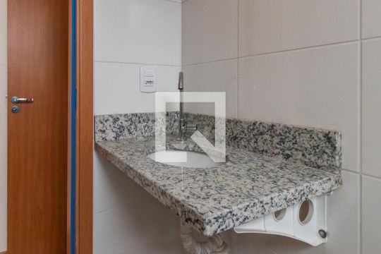Banheiro da Suíte de apartamento para alugar com 2 quartos, 60m² em Camaquã, Porto Alegre
