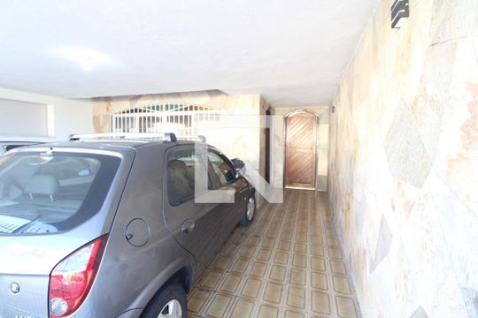 Garagem de casa à venda com 3 quartos, 194m² em Jardim Cliper, São Paulo