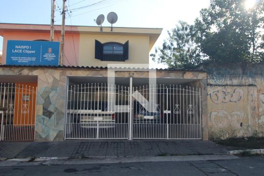 Fachada de casa à venda com 3 quartos, 194m² em Jardim Cliper, São Paulo