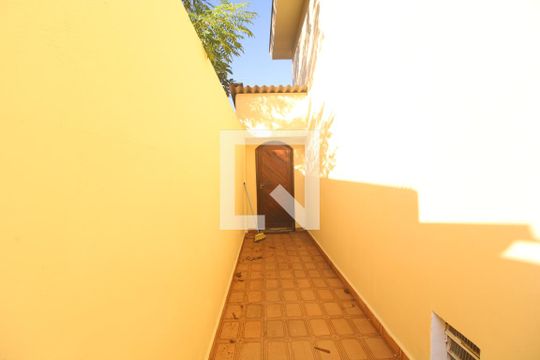 Corredor de casa à venda com 3 quartos, 194m² em Jardim Cliper, São Paulo