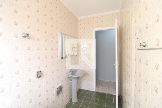Banheiro 2 de casa à venda com 3 quartos, 194m² em Jardim Cliper, São Paulo