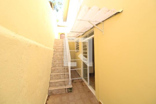 Corredor de casa à venda com 3 quartos, 194m² em Jardim Cliper, São Paulo