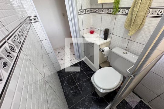 Banheiro de casa à venda com 2 quartos, 140m² em Santos Dumont, São Leopoldo