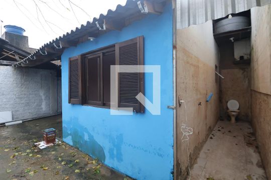 Área Externa de casa à venda com 2 quartos, 54m² em Harmonia, Canoas