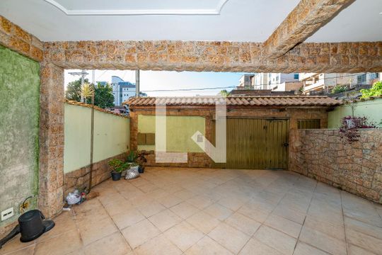 Garagem de casa para alugar com 4 quartos, 297m² em Teixeira Dias, Belo Horizonte