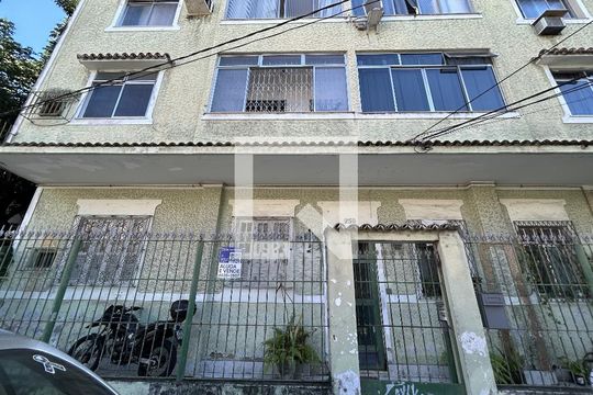 Fachada + plaquinha de apartamento à venda com 2 quartos, 90m² em Piedade, Rio de Janeiro