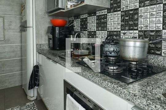 Cozinha de apartamento à venda com 2 quartos, 56m² em São Sebastião, Porto Alegre