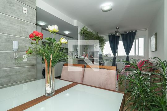 Sala de apartamento à venda com 2 quartos, 56m² em São Sebastião, Porto Alegre