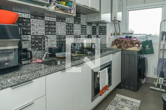 Cozinha de apartamento à venda com 2 quartos, 56m² em São Sebastião, Porto Alegre