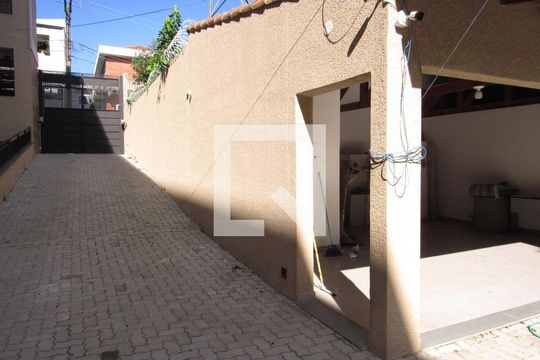 Área Externa de kitnet/studio para alugar com 1 quarto, 29m² em Santa Maria, Osasco