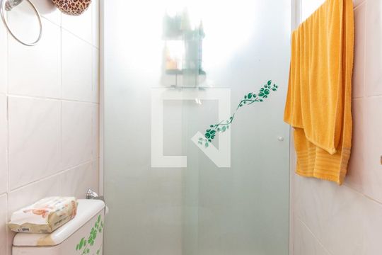 Banheiro de apartamento para alugar com 2 quartos, 55m² em Vila Ré, São Paulo