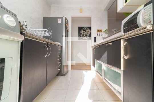 Cozinha de apartamento para alugar com 2 quartos, 55m² em Vila Ré, São Paulo