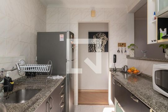 Cozinha de apartamento para alugar com 2 quartos, 55m² em Vila Ré, São Paulo