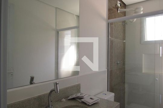 Banheiro de kitnet/studio para alugar com 1 quarto, 29m² em Santa Maria, Osasco