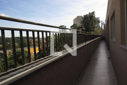 Corredor de kitnet/studio para alugar com 1 quarto, 29m² em Santa Maria, Osasco