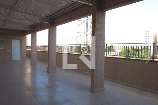 Corredor de kitnet/studio para alugar com 1 quarto, 29m² em Santa Maria, Osasco